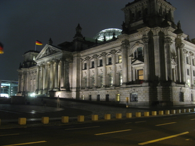 Westportal des Reichstagsgebäudes in Berlin.