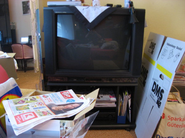 Fernseher + Fensehkommode