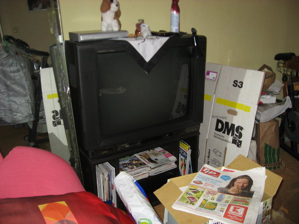 Fernseher + Fensehkommode